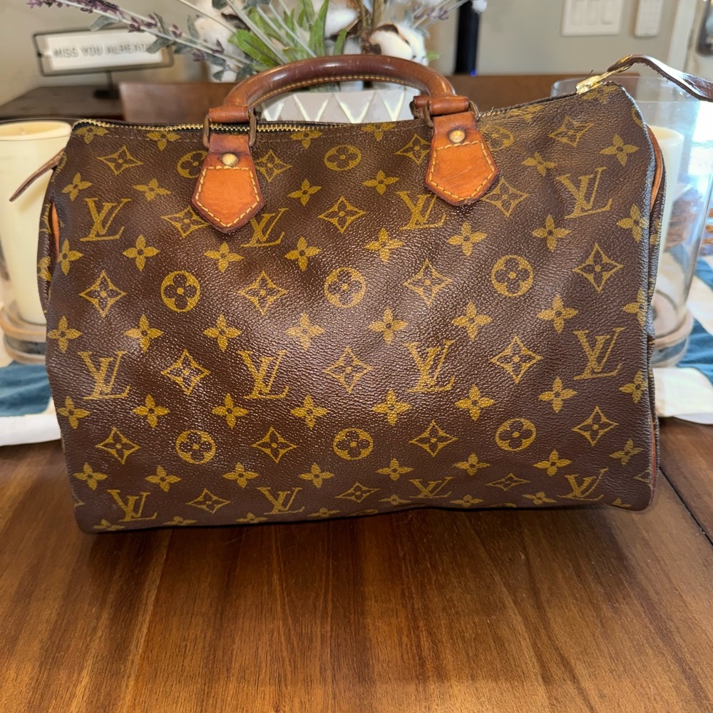 Authentic Louis Vuitton vintage speedy 30